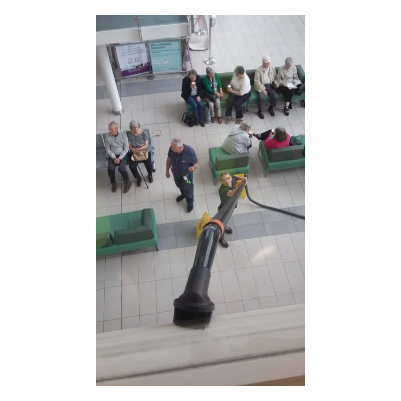 Internes Bürstenset zum Staubsaugen in der Höhe